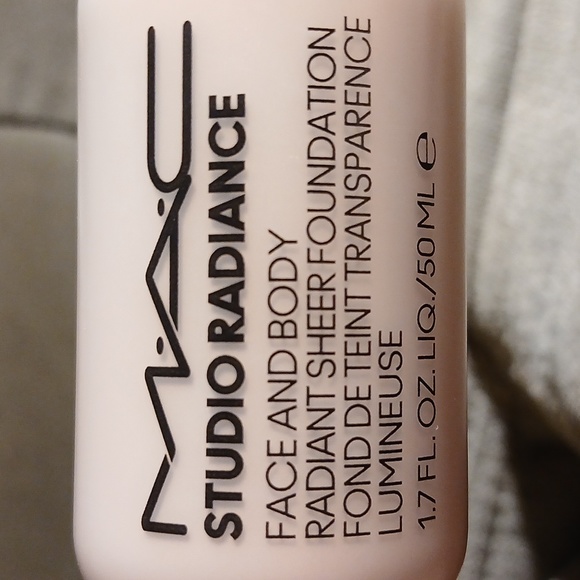 3/$30NIB MAC Cosmetics Studio Radiance Face & Body Radiant Sheer Foundation - W3 - Picture 2 of 6